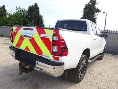2021 71 REG TOYOTA HILUX INVINCIBLE D-4D 4WD DIESEL AUTO DAMAGED SALVAGE - £12,995 -